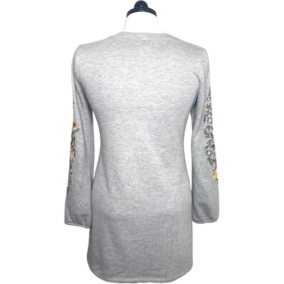 Francesca’s Ayla Grey  Embroidered Sleeve Sweatshirt Dress -Size Small - Picture 2 of 7